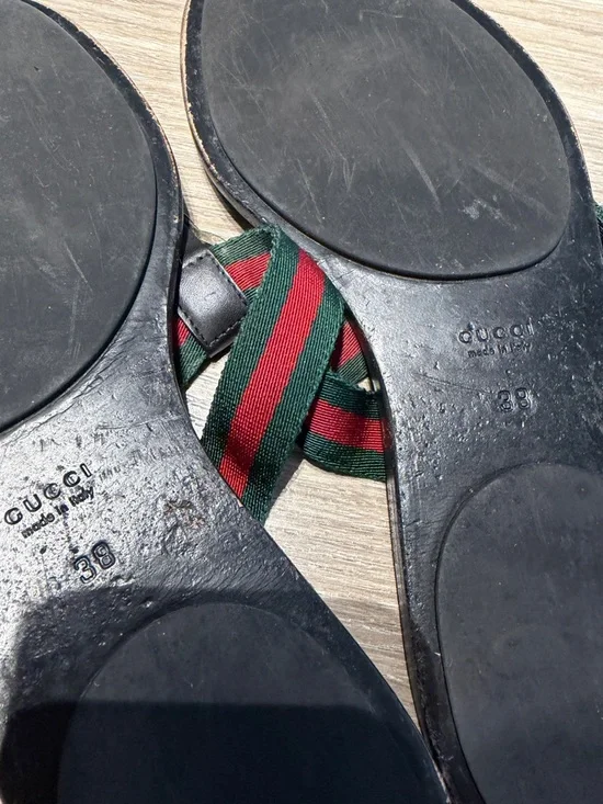 Gucci Black Leather GG Embossed Thong Sandals with Red-Green fabric - Picture 5 of 5